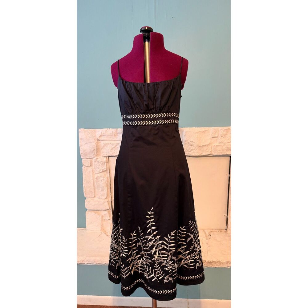 Ann Taylor Black Embroidered Dress Size 2 Floral Spaghetti Strap Fit & Flare